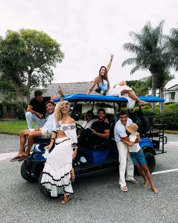 Mario Casas family